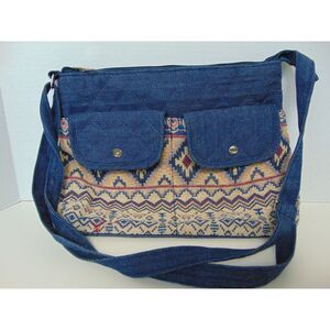 Med. Size Shoulder Bag, Aztec print by Canyon Sky 5 pockets. Good Condition